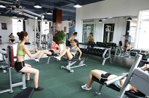 Bộ ảnh này cho thấy các nữ tiếp viên hàng không tương lai phải tập luyện ra sao để có được thân hình mang đến cho họ sự tự tin và khỏe mạnh.