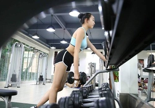 Họ phải đổ không biết bao nhiêu mồ hôi và nước mắt trong phòng tập để được đứng vào hàng ngũ tiếp viên hàng không quốc gia.