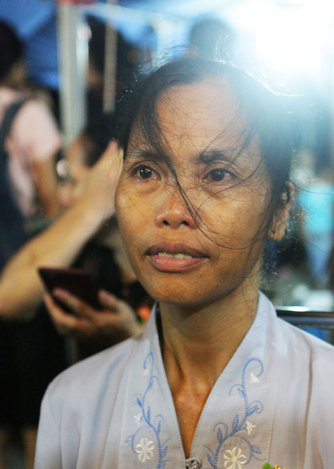 Cùng đó là nghi thức thả đèn hoa đăng cầu siêu độ vong linh, nhằm thắp sáng những giá trị tinh thần, cầu nguyện cho quốc thái dân an.