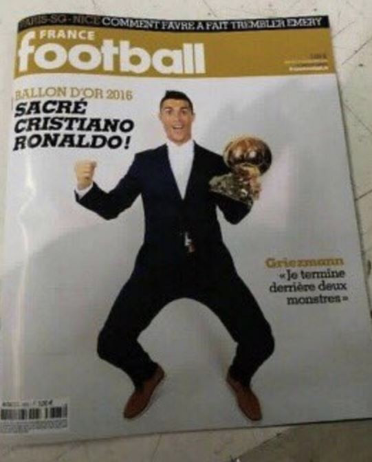 Mùa giải 2015/2016 được đánh giá là một năm vô cùng thành công cho Cristiano Ronaldo trên cả phương diện CLB lẫn ĐTQG. Chính vì vậy, danh hiệu Quả Bóng Vàng 2016 khó thoát khỏi tay siêu sao người Bồ Đào Nha này. Ảnh: Francefootball.
