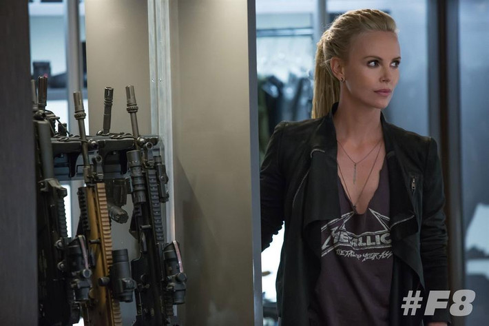 Charlize Theron trong vai phản diện của phim.