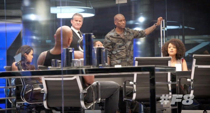 Fast & Furious 8 nằm trong bộ ba (gồm Fast 8, 9 và 10) do đạo diễn F. Gary Gray dàn dựng, quy tụ dàn ngôi sao quen thuộc như Vin Diesel, Dwayne “The Rock” Johnson, Jason Statham, Michelle Rodriguez, Jordana Brewster, Tyrese Gibson, Kurt Russell.