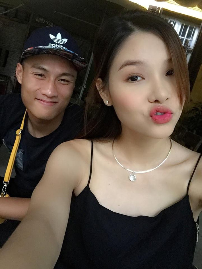 Chưa dừng lại ở đó, Kỳ Hân luôn biết thay đổi mình và làm mới tủ quần áo, giữ mãi vẻ đẹp theo phong cách rất riêng của mình trong mắt ông xã. Từ sang trọng, quý phái đến nhí nhảnh, dễ thương.