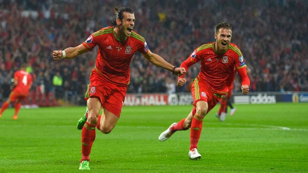 Mặc dù không thi đấu tại giải Ngoại hạng Anh, thế nhưng Gareth Bale vẫn nằm trong danh sách này bởi anh là công dân xứ Wales thuộc liên hiệp Anh. Cầu thủ của Real Madrid đứng thứ 4 trong những ngôi sao thể thao giàu có nhất.