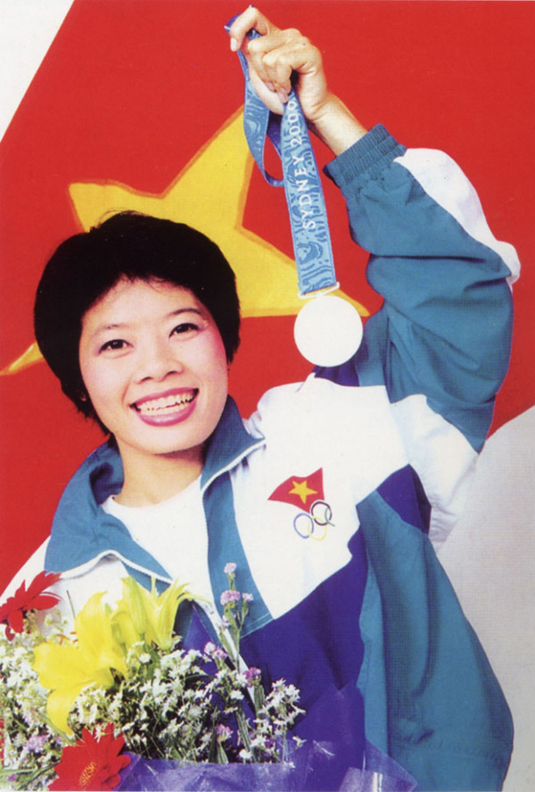 Cách đây đúng 16 năm tại kỳ Olympic Sydney 2000, Trần Hiếu Ngân đã đi vào lịch sử thể thao Việt Nam khi trở thành VĐV Việt Nam đầu tiên có huy chương tại một kỳ Olympic.