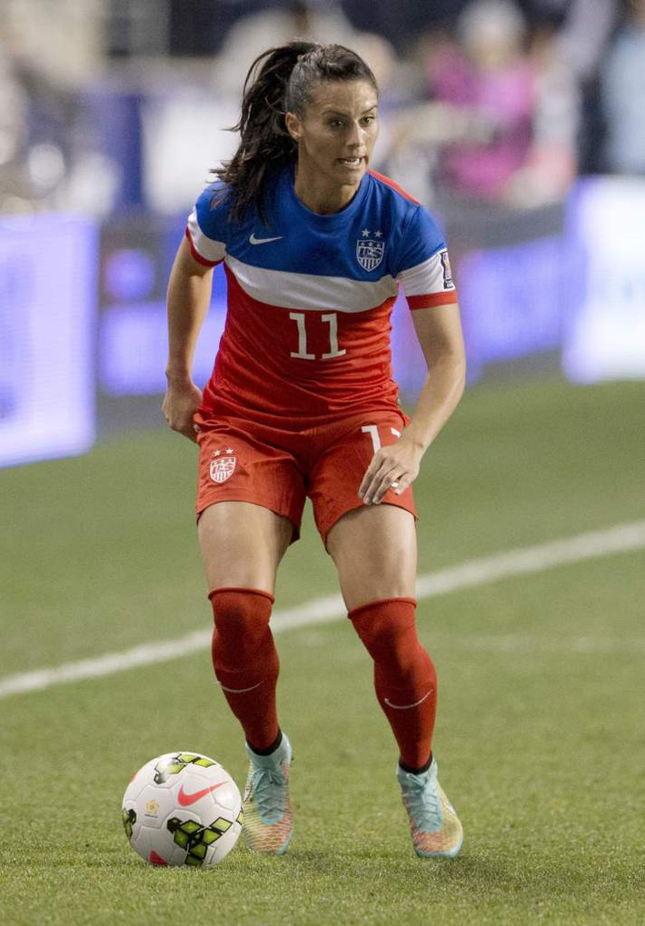 Tiền vệ ngôi sao hiện là thành viên của CLB Washington Spirit và đội tuyển nữ Mỹ.