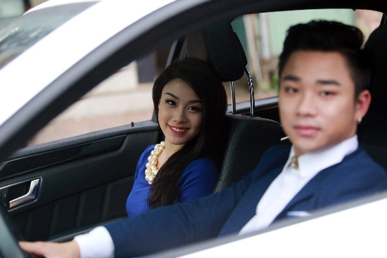 Được biết. những ngày tháng mặn nồng của Hữu Công và Linh Miu đã kết thúc cách đây hơn 1 tháng và cả hai sẽ chấp nhận làm lại từ đầu. Nhưng họ cũng không quên trao cho nhau những lời chúc phúc.