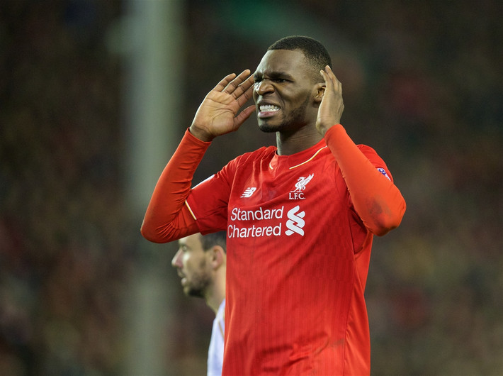 Christian Benteke mới chỉ có 6 bàn thắng cho Liverpool, điều đáng nói là cả ba trận gần đây anh đều phải xuất phát từ băng ghế dự bị. Trong khi Firmino đang thi đấu quá tốt thì Benteke lại tỏ ra không phù hợp với chiến thuật của Kloop.