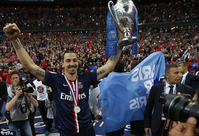 Trước khi Zlatan Ibrahimovic chuyển tới MU, anh đã cùng PSG giành cú đúp danh hiệu tại giải đấu bóng đá cao nhất nước Pháp. Ảnh: EPA.
