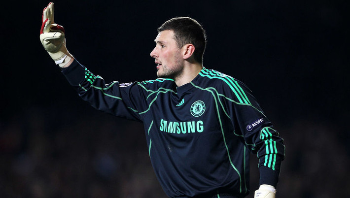 Mùa giải 2011/2012, thủ thành Ross Turnbull từng vô địch Champions League cùng với CLB Chelsea sau khi đánh bại Bayern Munich. Năm đó, Ross Turnbull ra sân 2 lần ở đấu trường này và đóng vai "kép phụ" cho Petr Cech trong khung gỗ The Blues. Thế nhưng, sau đó không ai còn thấy thủ môn này xuất hiện trong đội hình của The Blues.