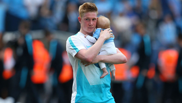 Kevin De Bruyne đã có một mùa giải tương đối thành công với Manchester City, dù cho đội bóng của anh không giành được thành tích gì đáng kể. Kevin De Bruyne chính là nhân tố đột biến bậc nhất trên hàng công của Manchester City mùa bóng năm nay.