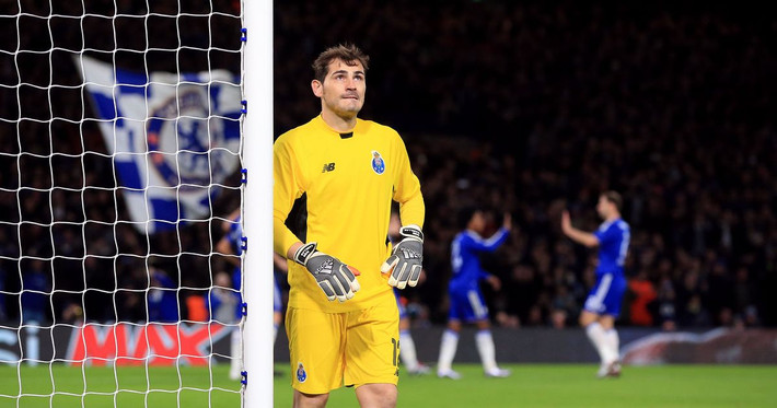 Đến Porto mùa trước, Casillas một lần nữa chứng minh đẳng cấp của một thủ môn hàng đầu. Mùa này, anh có 21 lần ra sân và giữ sạch lưới đến 12 lần. Trung bình anh có 4 lần cản phá thành công trước khi bị thủng lưới. Ảnh: Goal.com