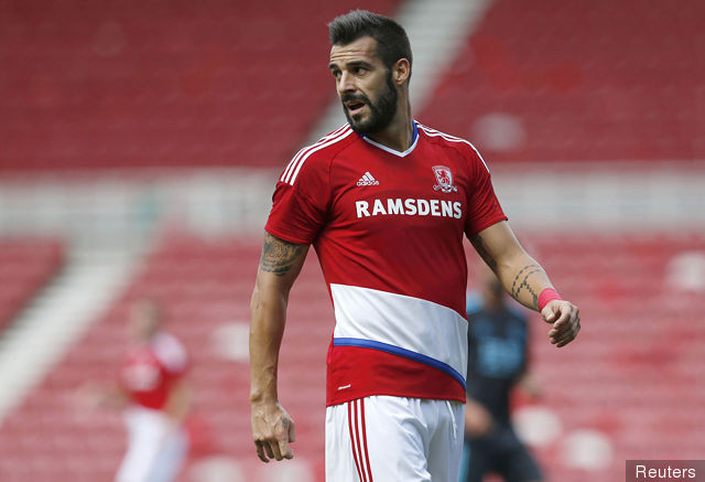 Alvaro Negredo mặc dù từng có tên tại sân Bernabeu nhưng chưa bao giờ được thi đấu chính thức trong màu áo của Real Madrid. Anh chỉ được thi đấu cho đội B, mặc dù rất cố gắng với 22 bàn trong 65 trận nhưng anh vẫn không nằm trong kế hoạch dài hạn của Los Blancos. Ảnh: Reuters