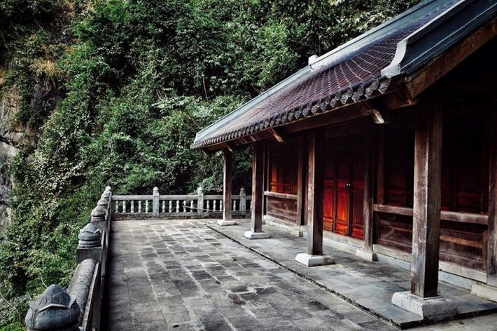 Ngôi chùa Am Tiên cổ kính nằm lặng lẽ trong "Tuyệt tình cốc" tại Ninh Bình. Ảnh trong bài: Phi Ba Ngơ.