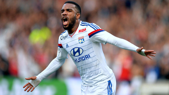 Alexandre Lacazette đã trở thành cầu thủ người Pháp đầu tiên ghi trên 20 bàn trong 2 mùa giải liên tiếp, Alexandre Lacazette sẽ là sát thủ mà các đội tuyển khác phải dè chừng ở vòng chung kết Euro sắp tới đây.