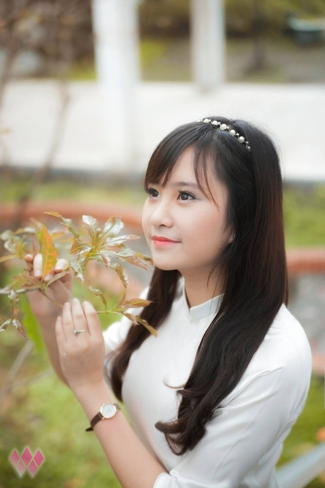 Sở hữu đôi mắt tròn và làn da trắng sáng, Lê Thị Mỹ Linh (SN 1997, Ninh Bình) theo học lớp 60XD5 - Khoa Xây dựng dân dụng và Công nghiệp khiến nhiều người ngỡ rằng cô là nữ sinh cấp ba.