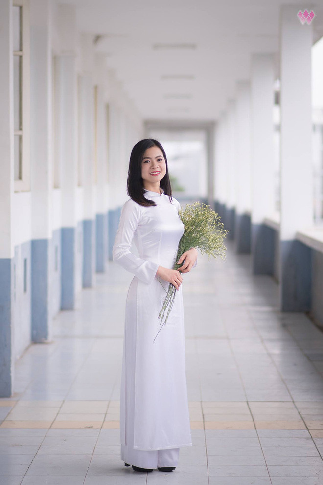 "Duyên dáng Xây dựng" là sân chơi để cho những bóng hồng của trường Xây dựng tỏa sáng và chứng tỏ với nhiều người rằng, con gái ngôi trường thừa trai - hiếm gái này cũng xinh chẳng thua kém hot girl.