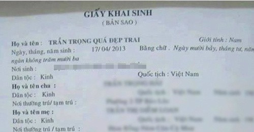 Thời gian qua, chẳng hiểu do cố tình hay vô ý mà rất nhiều những bậc sinh thành đã đặt cho con mình những cái tên khai sinh khiến nhiều người đọc mà phải ôm bụng cười như Lò Thị Vi Sóng, Đào Thị Long Lanh Kim Ánh Dương, hay Trận Trọng Quá Đẹp Trai.
