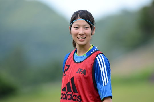 Ayu Nakada sinh ngày 15/8/1993, hiện nữ cầu thủ xinh đẹp này đang thi đấu ở vị trí tiền vệ của CLB INAC Kobe Leonessa và đội tuyển bóng đá nữ Nhật Bản.
