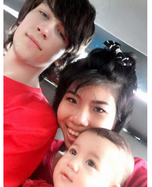 Bỏ qua hết những điểm khác nhau, cặp đôi này đã chứng minh cho mọi người thấy rằng chỉ cần tình yêu thật sự thì họ sẽ nắm tay nhau vượt qua tất cả.