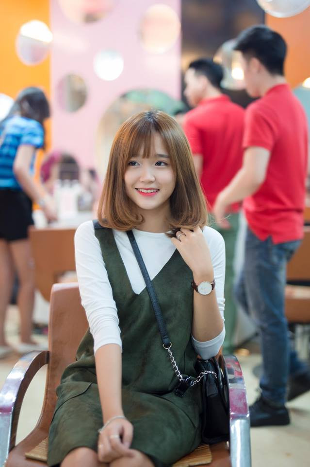 Khuôn mặt bầu bĩnh cùng đôi mắt tròn giúp Minh Tâm có vẻ đẹp ngây thơ và giúp cô gái này dễ dàng gây thiện cảm với người đối diện ngay lần đầu tiếp xúc.