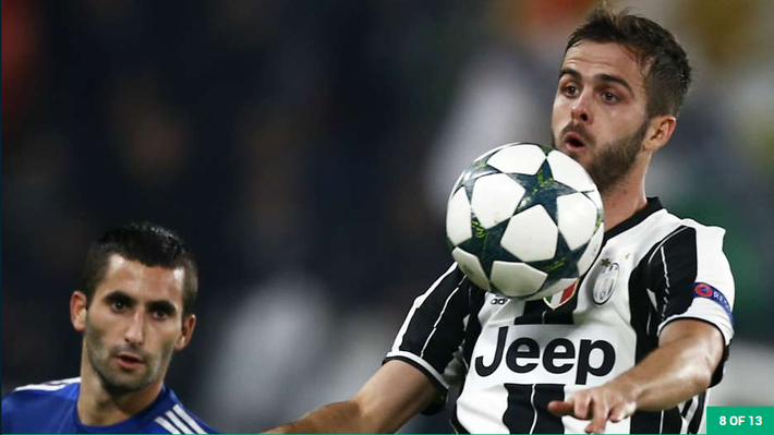 Miralem Pjanic chính là cầu thủ của Juventus thi đấu tệ hại nhất vòng 4 UEFA Champions League khi cầu thủ này thường xuyên mất bóng ở giữa sân trong trận hòa 1-1 với Lyon.