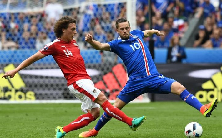 Hiệp một của trận đấu kết thúc với tỷ số là 1-0 nghiêng về ĐT Iceland. Đây là một kết quả hợp lý với những gì đã diễn ra trên sân. Với kết quả này, các cầu thủ Iceland tạm vươn lên vị trí thứ 2 với 5 điểm có xuất đi tiếp vào vòng 1/8 VCK Euro 2016.