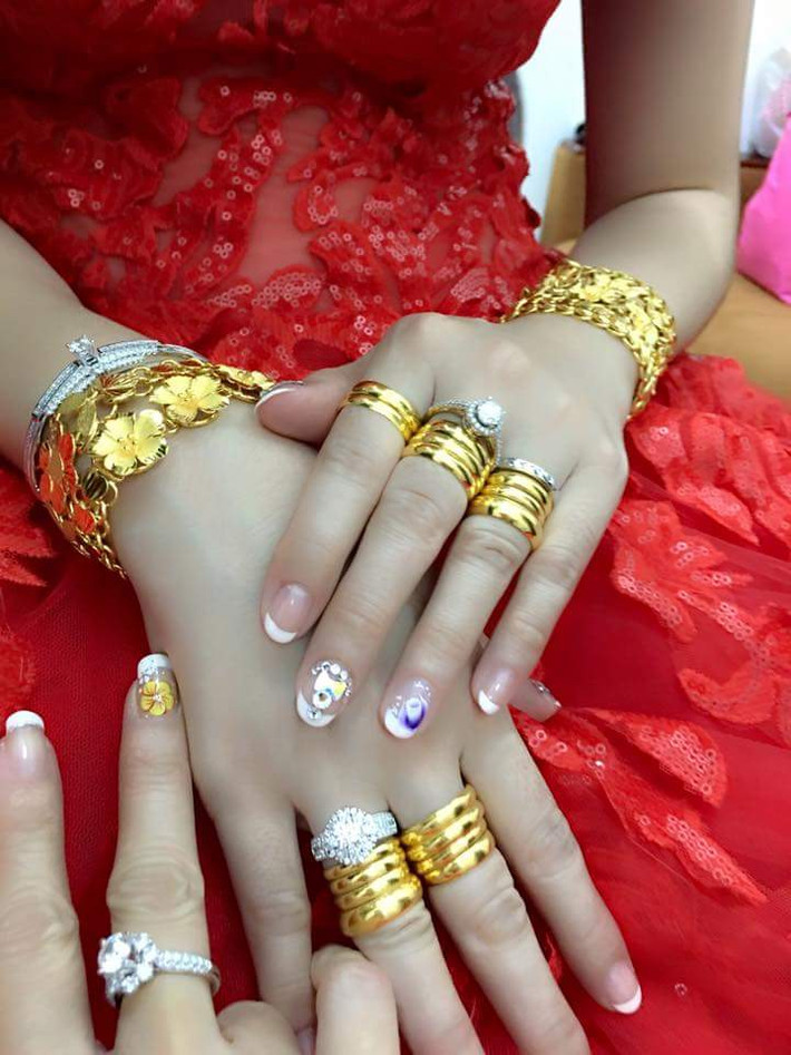 Những hình ảnh này đã nhanh chóng thu hút được rất nhiều sự quan tâm của dân mạng với hàng ngàn like và chia sẻ trên mạng xã hội. Kèm theo đó là ngàn lời bình luận khác thể hiện sự ngưỡng mộ về sự "chịu chơi" của các gia đình này.