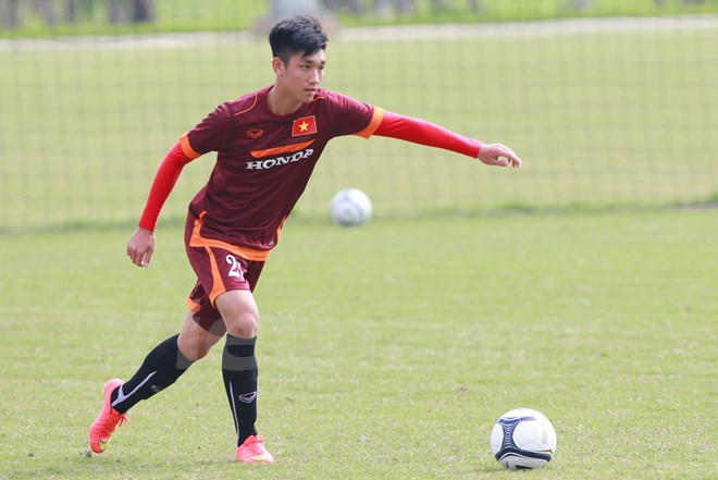 Với chiều cao 1m82 cùng với khuôn mặt thư sinh, đội trưởng của U19 Việt Nam - Nguyễn Trọng Đại đang trở thành tâm điểm tìm kiếm của các fan nữ. Chính anh chàng này còn tỏ ra bất ngờ khi lượng người kết bạn của mình tăng đột biến. Ảnh: Vietnamnet.