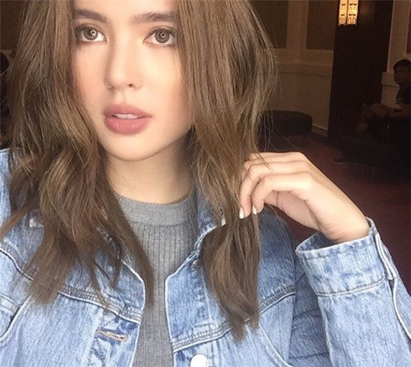 Instagram là nơi quy tụ của vô vàn những hot girl, hot boy và cũng chính từ trang mạng xã hội rất nhiều các cô nàng đã trở thành tâm điểm chú ý của cư dân mạng và mới đây cô nàng có cái tên Sofia Louise Alejandre Andres cũng không phải ngoại lệ.