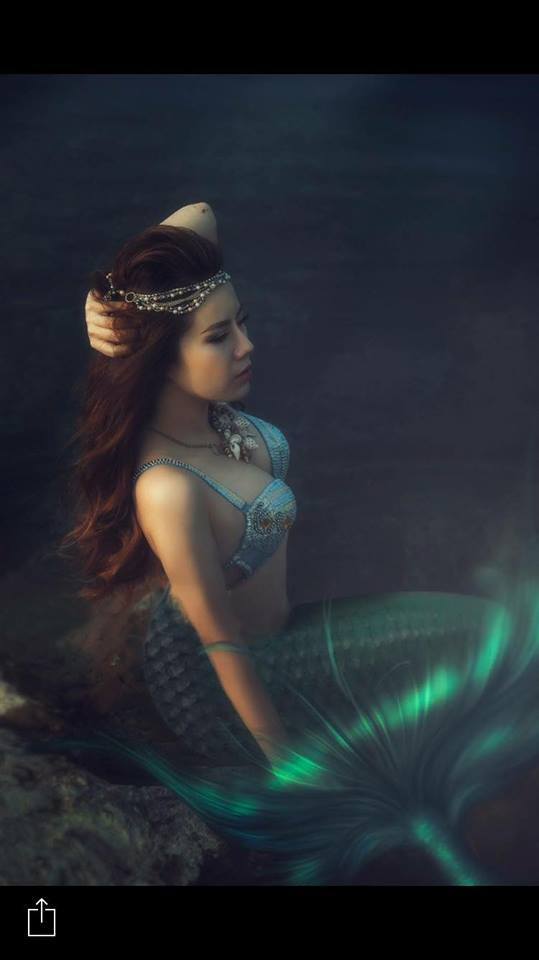 Thông qua bộ ảnh mỹ nhân ngư, Phương Vy cho người xem thấy được những góc cạnh đẹp từ khuôn mặt, sự săn chắc về hình thể cũng như những biểu cảm vô cùng tốt.