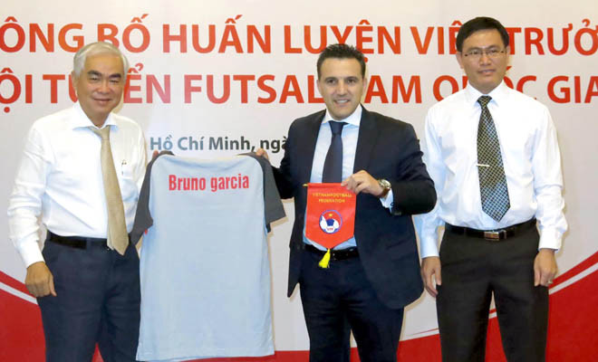 Tháng 2/2014, Bruno Garcia Formoso chính thức ngồi vào chiếc ghế nóng của ĐT Futsal Việt Nam, thay thế người tiền nhiệm là Sergio Gargelli.