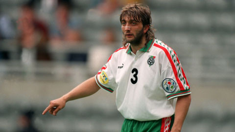 Trifon Ivanov là cựu hậu vệ ĐT Bulgaria với mái tóc dài bù xù bị từng bị xem là thảm họa thời trang ở Euro 1996.