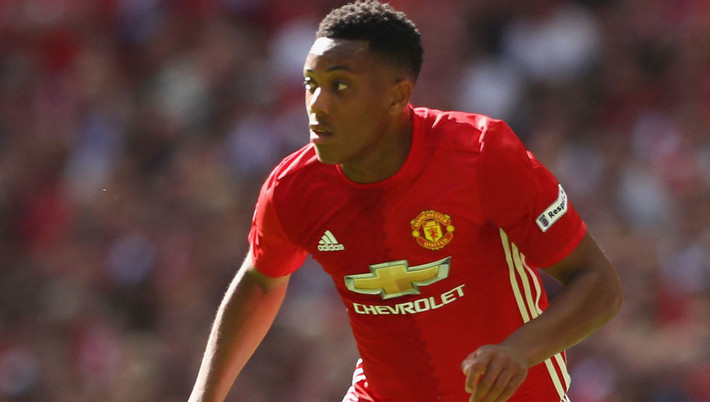 Mùa giải trước, Althony Martial là bản hợp đồng mang đến nhiều tranh cãi trong chính NHM Manchester United. Thế nhưng, với những gì đã thể hiện, cầu thủ người Pháp đã chứng tỏ bản năng sát thủ với tốc độ và những đường rê bóng lắt léo.