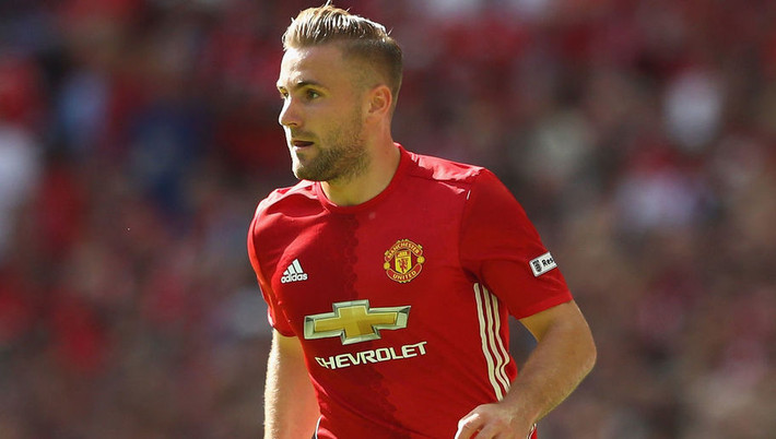 Cũng giống như Valencia, Luke Shaw cũng bị chấn thương hành hạ trong mùa giải 2015/2016. Thế nhưng, hậu vệ cánh người Anh này đã rất nỗ lực trong những ngày phải vật lộn với pha gãy chân để sớm trở lại.