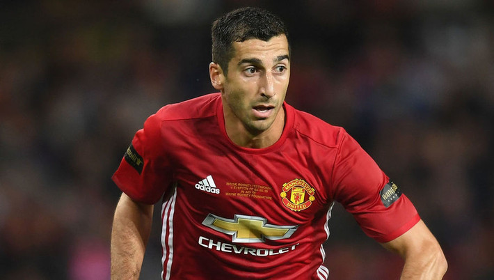 Trong kỳ chuyển nhượng mùa hè 2016, HLV Mourinho đã đưa Henrikh Mkhitaryan về sân Old Trafford. Cựu cầu thủ của Dortmund được kỳ vọng sẽ là người tiếp đạn cho bộ đôi Ibrahimovic và Rooney ở phía trên.