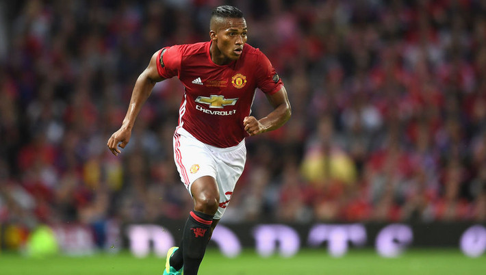 Sau một mùa giải bị hành hạ bởi chấn thương, Antonio Valencia trở lại mạnh mẽ trong tour du đấu mùa hè của Quỷ đỏ thành Manchester. NHM CLB này kỳ vọng rằng, hậu vệ người Ecuador sẽ trở lại mạnh mẽ.