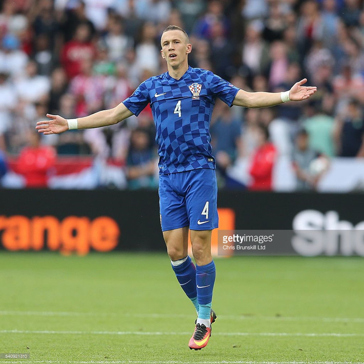 Chính Perisic là người ghi bàn mở tỉ số trong trận hòa 2-2 trước CH Séc, và sau đó là việc ấn định chiến thắng 2-1 trước Tây Ban Nha. Croatia vượt qua vòng bảng với ngôi vị số 1 là có phần đóng góp không nhỏ từ ngôi sao của Inter Milan.