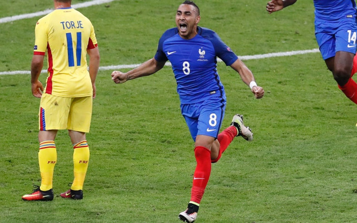 Dimitri Payet chính là cái tên nổi bật nhất của ĐT Pháp sau khi vòng đấu bảng Euro 2016 khép lại. Ngay trận mở màn, Payet đã gây ấn tượng mạnh mẽ với một siêu phẩm vào lưới Romania giúp đội nhà kiếm trọn 3 điểm vào phút chót.