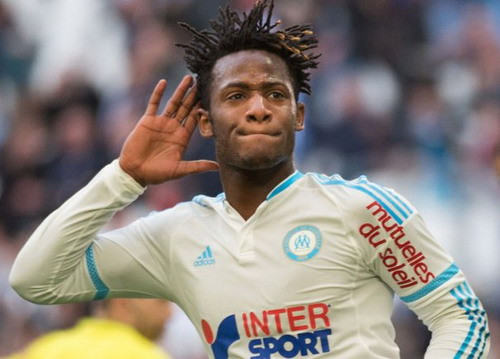 Michy Batshuayi nổi danh là “sát thủ măng non” khi còn khoác áo đội bóng quê nhà Standard Liege. West Ham và Tottenham đang ráo riết liên hệ cầu thủ này với mức giá không dưới 20 triệu bảng.