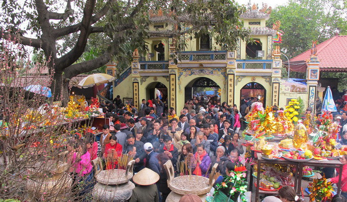 Lễ hội Bà chúa Kho - Bắc Ninh là một trong những hội lớn ở miền Bắc và nó đặc biệt quan trọng với giới kinh doanh và buôn bán. Đền bà chúa Kho nằm tại làng Cổ Mễ, phường Vũ Ninh, thành phố Bắc Ninh, tỉnh Bắc Ninh. Ngày khai hội vào 14/1 âm lịch. Lễ hội có tục dâng hương, khấn vay tiền Bà Chúa (tượng trưng) "cầu tài phát lộc".