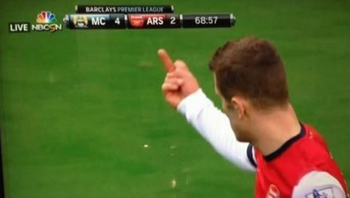 Phút 68, trong trận đại chiến giữa Manchester City và Arsenal vào ngày 15/12/2013, Jack Wilshere bất ngờ giơ ngón tay thối hướng về phía các cổ động viên đội chủ nhà và hành động này đã bị các ống kính truyền hình phát giác. Kết quả, Jack Wilshere bị Ban kỷ luật LĐBĐ Anh (FA) treo giò 2 trận liên tiếp.