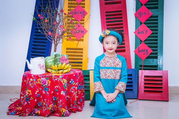 Bằng những nét xinh xắn của mình, bé gái có tên Trương Bảo Anh được cư dân mạng so sánh với một ngôi sao điện ảnh nổi tiếng xứ Hoa ngữ là Châu Tấn và cũng chính vì vậy mà cái tên tiểu Châu Tấn đã gắn liền với cô bé này.