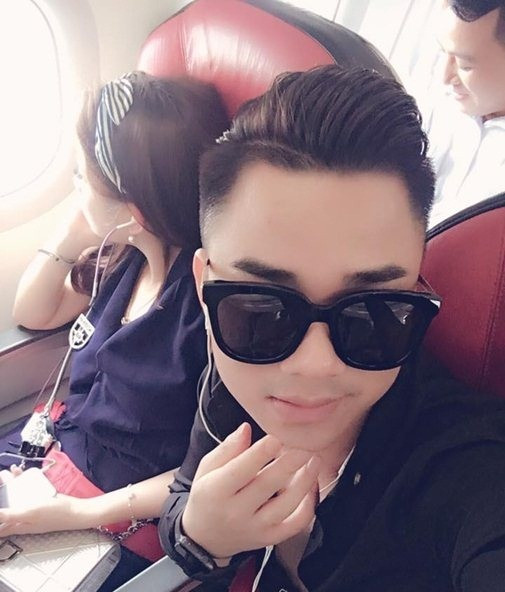 Ngay lập tức cư dân mạng đã nhanh chóng nhận ra sự xuất hiện của cô gái và liên tục đặt nghi vấn rằng đây có phải là bạn gái mới của Hữu Công hay không. Ảnh: Một thế giới.