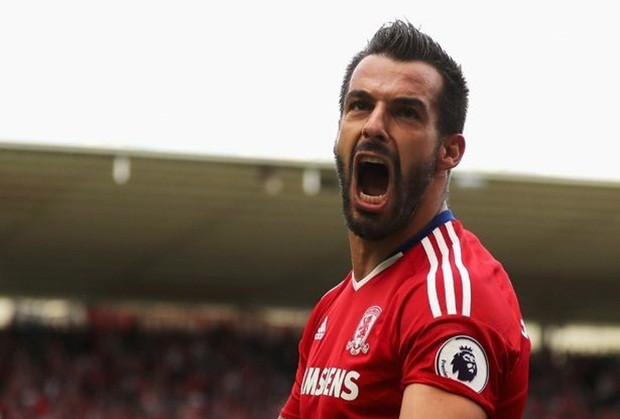 Vào sân được ít phút, Alvaro Negredo tân binh của "lính mới" Middlesbrough đã để lại dấu ấn bằng bàn thắng. Đây chính là điều mà cầu thủ người Tây Ban Nha từng làm được khi ra mắt NHM CLB Manchester City cách đây ít năm.