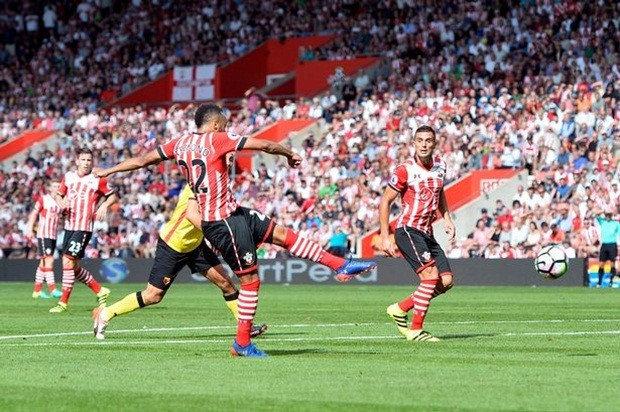 Nathan Redmond đã có một ngày thi đấu tuyệt vời khi anh có cú volley siêu phẩm vào lưới của Watford giúp đội chủ sân "Ánh Sáng" có trận hòa 1-1.