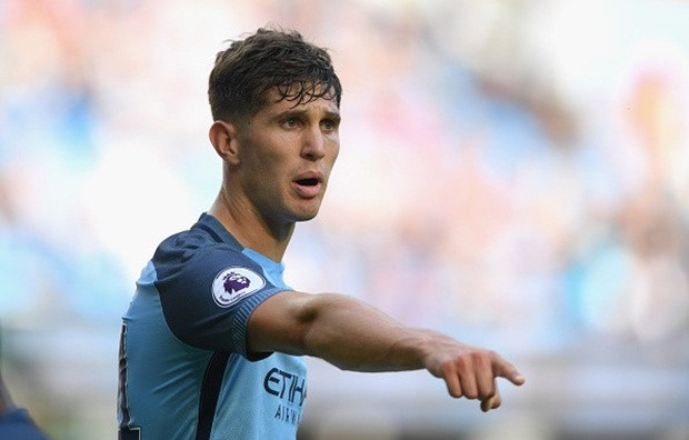 Ngoài tình huống mắc lỗi trong bàn thắng của Defoe thì nhìn chung John Stones đã có một trận chào sân không đến nỗi quá tệ trong màu áo của Manchester City. Điều khiến những CĐV của The Citizens yên tâm ở bản hợp đồng trị giá 47,5 triệu bảng này đó là sự điềm tĩnh và khả năng chống bóng bổng cực tốt.