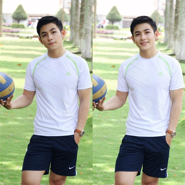 Sở hữu gương mặt điển trai thu hút phái nữ, anh chàng Hải Dương đang trở thành cái tên nhận được nhiều sự chú ý và ưu ái từ dân mạng, đặc biệt là phái nữ. Khi biết được anh chàng 9X này một phát thanh viên thì càng nhiều người lại bất ngờ hơn.