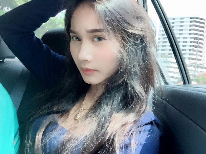 Chính việc ăn mặc hở hang khiến Pakaporn phải nhận không ít lời chỉ trích với những bình luận cho rằng đây không phải là phong cách phù hợp với một cô nữ sinh.