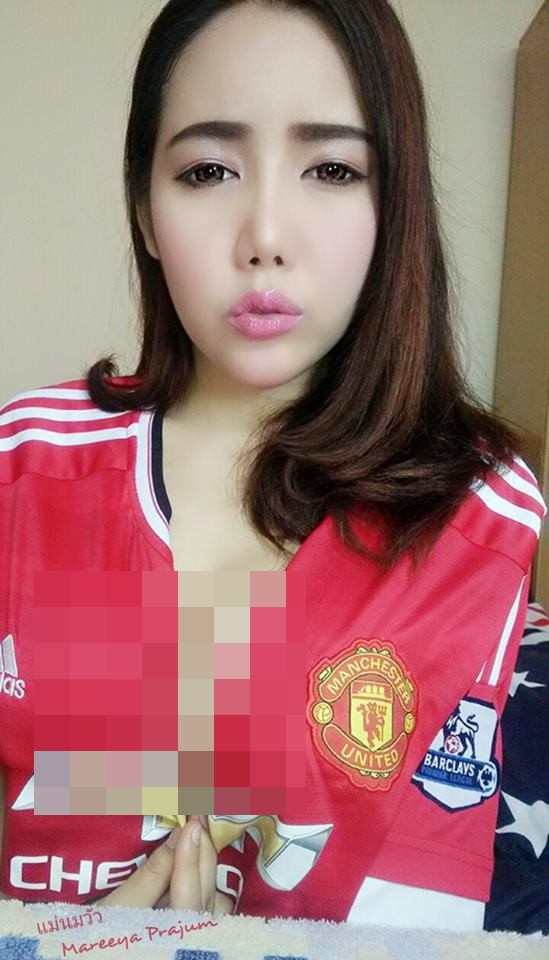 Chứng kiến những bức ảnh của cô nàng sinh năm 1991 này, nhiều người cho rằng cô nàng đang lấy cớ cổ vũ bóng đá để khoe vòng ngực ngoại cỡ của mình.